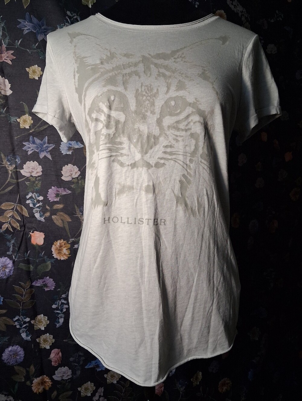 Hollister Light Blue Gray Lynx Face Graphic Tee
